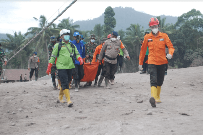 Daftar Bantuan Yang Paling Diperlukan Korban Erupsi Semeru